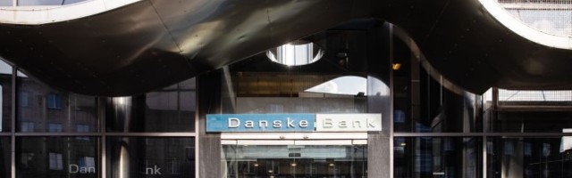 Kaks tundi, kolm lauset ja üks emotikon: Eesti pankurid kiitsid silmagi pilgutama heaks rahapesutehingu
