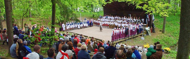 Rõuge laulu- ja tantsupidu 100 – laulgem vaba Eesti rõõmuks ja tantsigem Rõuge iluks!