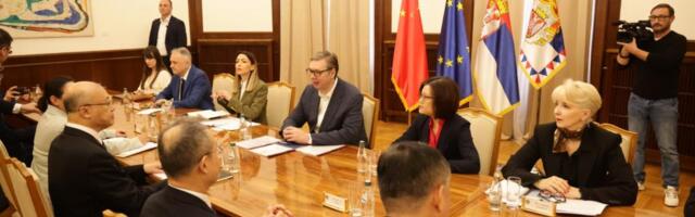 "POSEBAN OSVRT NA INDUSTRIJSKI RAZVOJ I NOVA ULAGANJA" Vučić na sastanku s guvernerom kineske provincije Hebei i predsednikom HBIS grupe (FOTO)