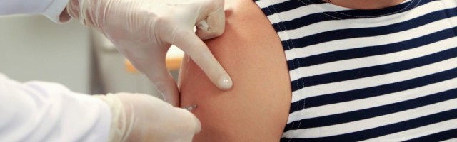 Venemaa alustab vaktsineerimist sõjaväelastest, Rootsi hooldekodudest