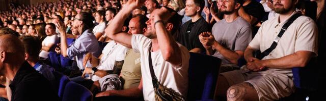 FOTOD | Rahvas elas Alexelas hoogsalt kaasa! Bändi Splin kontserdil ei suutnud publik oma kohtadel istuda