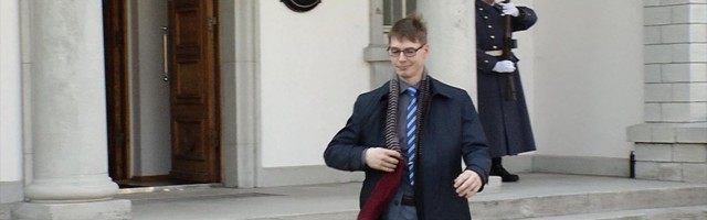 Reporter: Lähisuhtevägivallas süüdistatav endine minister Marti Kuusik astus kohtu ette