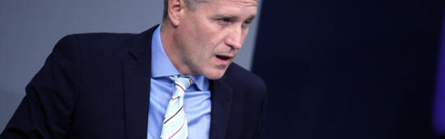 Tutvu Euroopa poliitikuga, kelle kodu on Saksamaa politsei 23 korda läbi otsinud