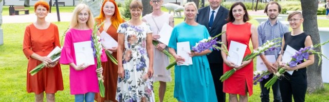 Kaljulaid andis autasu Eestit apartheidiriigiks nimetavale Pärnitsale