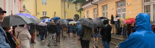 Poliitteater kui vilets näitemäng