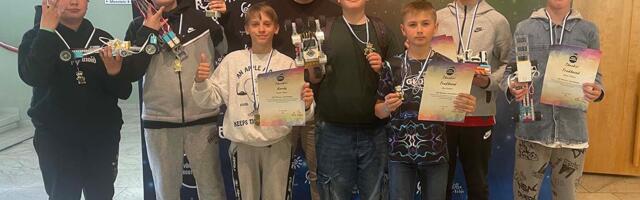 Pika­ve­re ro­boo­ti­ka­rin­g võitis Võ­ru­maal kaks esi­koh­ta