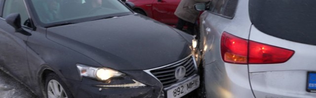 Reporter: Tallinn-Tartu maanteel põrkasid kokku 7 autot