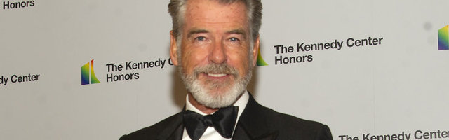 KLÕPS | Tundmatuseni muutunud! Pikemate juustega ja ilma habemeta Pierce Brosnan jahmatab uue välimusega