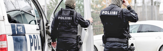 Politsei korraldas Lahtis läbiotsimised motojõugu ruumides, lisatud pildid