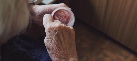 Enam kui pool eakate vastastest vägivallakuritegudest leiab aset koduseinte vahel.