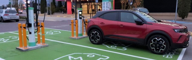 Rocca al Mare keskuse parklas seni kaasaegseim elektriautode laadimispunkt