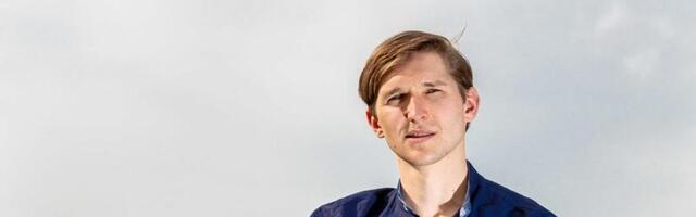 VAHVA KLÕPS ⟩ Näitleja Lauri Mäesepp seikleb pojaga päikselisel Korful