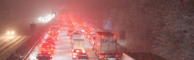 EL-i autoturg muutub_ hübriidid juhivad, elektriautod läksid detsembris bensiiniautodest mööda