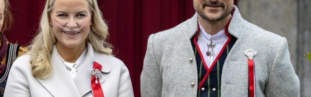 KLÕPS | Norra kroonprintsess Mette-Marit poseeris esimesel fotol peale kopsusiirdamist