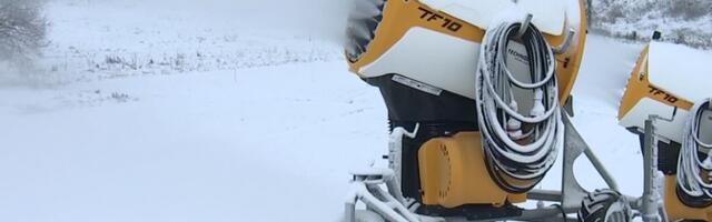 Suurem osa suusakeskuseid alustas sel nädalal lume tootmisega