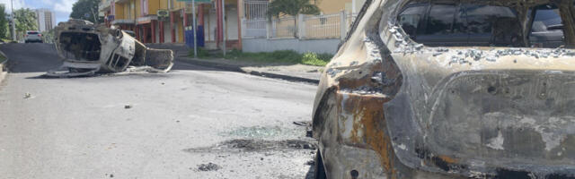 Prantsuse Guadeloupe`l sõitis auto jõuluturul rahva sekka