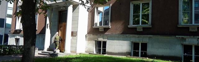 Kaitsevaldkonna tipud liiguvad militaarärisse – EKRE nõuab aru korruptsiooni- ja julgeolekuriskide kohta