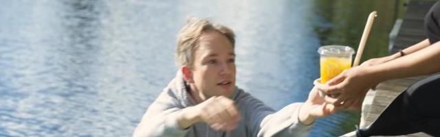 VIDEO | Maailmas on üks McDonald's, kust saab toidu kätte ka paadiga