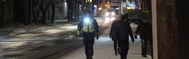 Mitte_Tallinn: helkur on transpordiameti ja politsei sõnum autojuhile - pimedas ja libedas käitu autoroolis, nagu oleks suvepäev