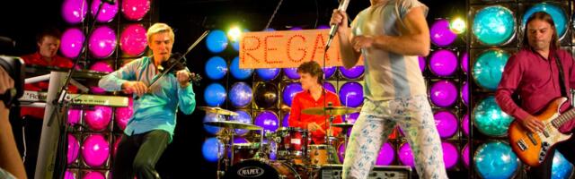 Loosime priipääsmeid Paide muusika- ja teatrimajas toimuvale aastalõpupeole "Retro"