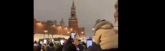 DELFI VOOG | Video_ aastavahetus Moskvas – rahvas aeti Punaselt väljakult minema, saluut jäi kah ära