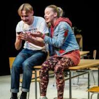 Üksindus klassi ees