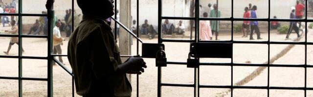 VABASTAV VIHMASADU: Nigeeria vanglast pääses põgenema üle saja kinnipeetava
