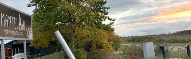 Ettevaatust: Võrus ohtlik post ikka tee ääres püsti