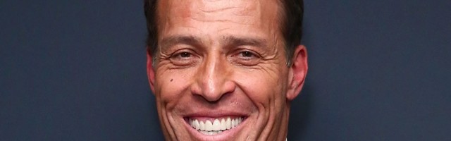 Tony Robbins: inimesed elavad manipuleeritud hukkunute arvu tõttu pidevas hirmuseisundis