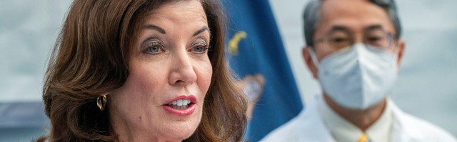 New Yorki osariik ähvardab vaktsineerimisest keelduvate tervishoiutöötajate asemel panna tööle Rahvuskaardi sõdurid