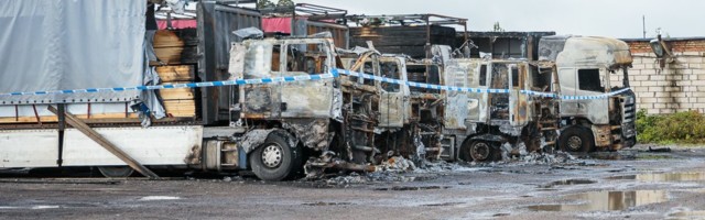Narvas veokeid süüdanud kurjategija jäi videosalvestisele