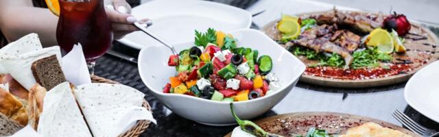 KALORIVAENE RETSEPT: rikkalik kodujuustu-arbuusisnäkk toorsingiga