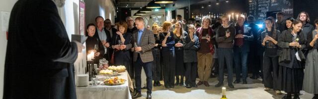 FOTOLUGU | Esietendus pingete keskel sündinud „Näitemäng“. Lembit Peterson_ loodan, et Theatrum ei vaiki, vaid jääb ikka vaikseks teatriks