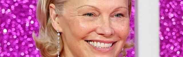 Pamela Anderson tahab endale soomekeelse perekonnanime võtta, kuid ei saa selleks luba