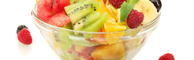 VÄRSKE PUUVILJASALAT, mis sobib oivaliselt ka kaalujälgijatele