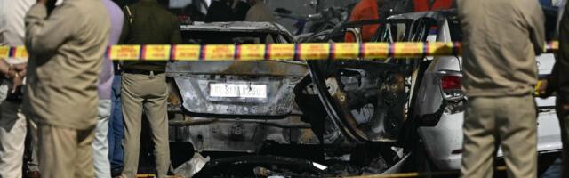 Autoplahvatus tappis Delhi kuulsa turismiobjekti juures 10 inimest, veel 30 sai viga