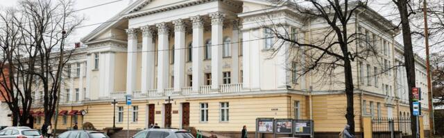 Tallinna Mere kultuurikeskuse haldaja katab kinni hoone stalinistliku laemaali