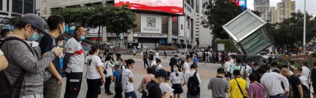 VIDEO | Hiinas hakkas pilvelõhkuja seletamatult värisema, inimesed põgenesid paanikas