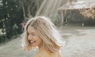 Naine ei vaja täiuslikku meest. Ta vajab meest, kes päriselt kohal on.