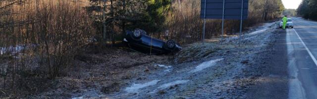 Muhus rullus auto üle katuse