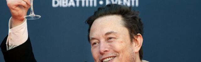 Report Says SpaceX Plans to Launch Space Data Center Test by Late 2027