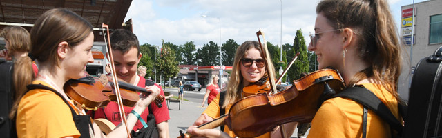 ETNOLAAGRILISED ESITLEVAD ÕPITUT MITME KONTSERDIGA