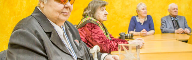 Valge kepi päev raamatute ja muusikaga