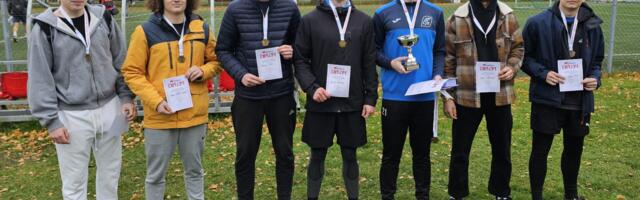 Gümnasistidest parimad jalgpallurid on Läänemaa ühisgümnaasiumis