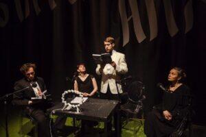 Hirmukurrud poliitilise teatri palgel