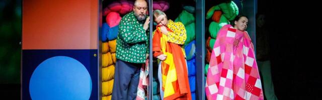ARVUSTUS | Lastele keelatud lasteaed. Rakvere teatri näitlejad on Urmas Vadi „Lasteaias“ kui naerukoolituse töörühm