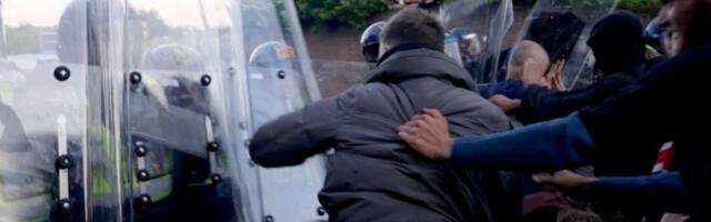 ULICE GORELE U NEREDIMA! Demonstranti i policija u ŽESTOKOM okršaju nakon brutalnog ubistva tinejdžera! (FOTO, VIDEO)
