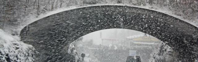 TÄHELEPANU! Esmaspäev tuleb tiheda lumesjau, tormituule ja tuisuga