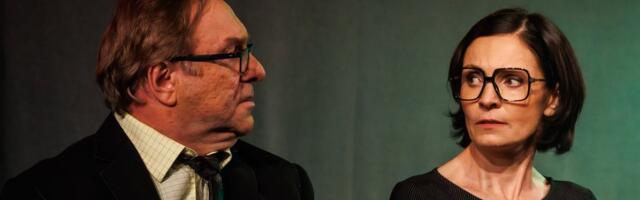 ARVUSTUS | „Vana armastus“. Eduka suhte saladus, imeline lavakeemia ja kortsud lavakujunduse kangas