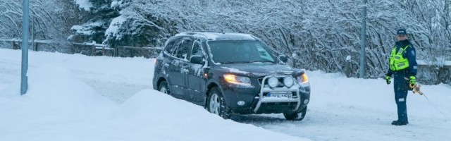 Päev liikluses: Narvas lahkus inimesele ülekäigurajal otsa sõitnud autojuht sündmuskohalt
